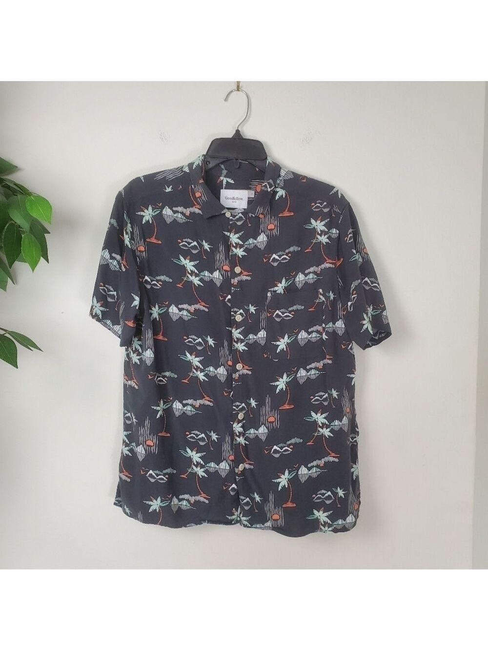 Goodfellow and Co Men's Medium Tropical Hawaiian Button Up Shirt